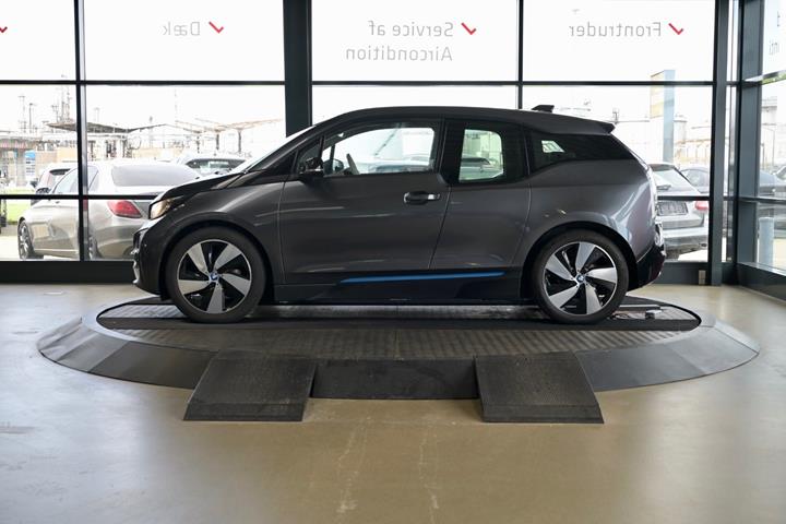 Grå BMW i3 fra 2017