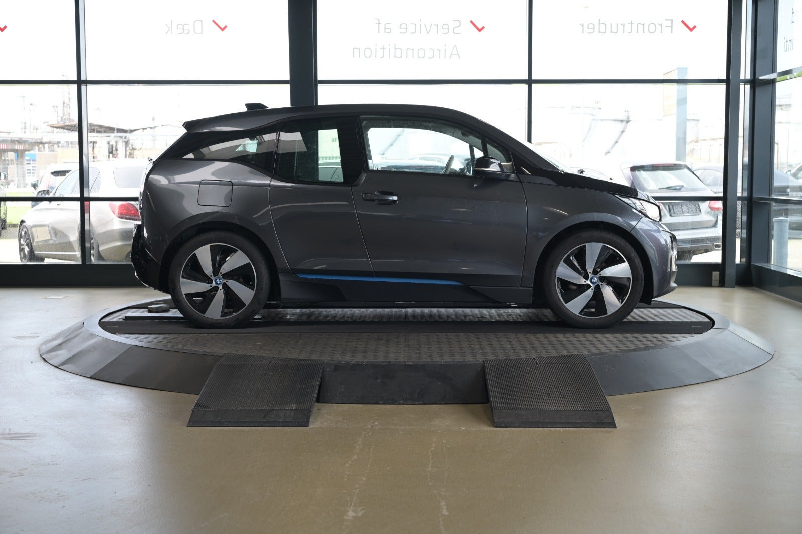 Grå BMW i3 fra 2017