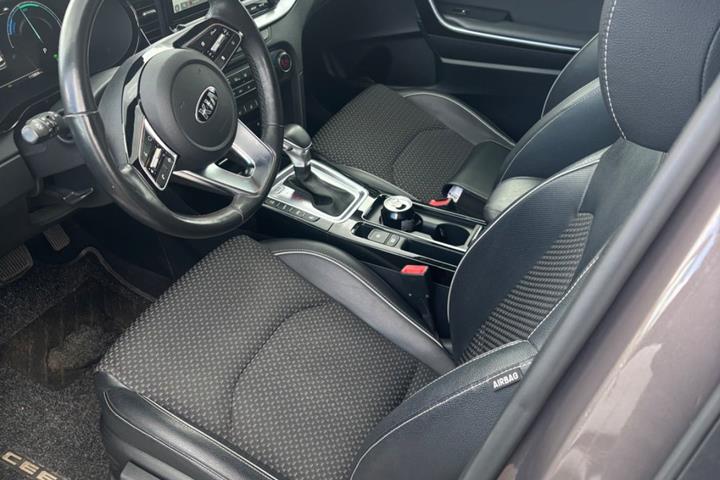 Brun Kia Ceed fra 2020