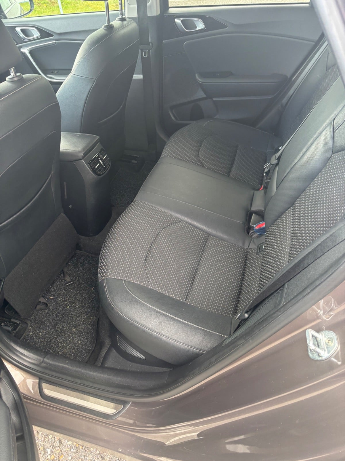 Brun Kia Ceed fra 2020