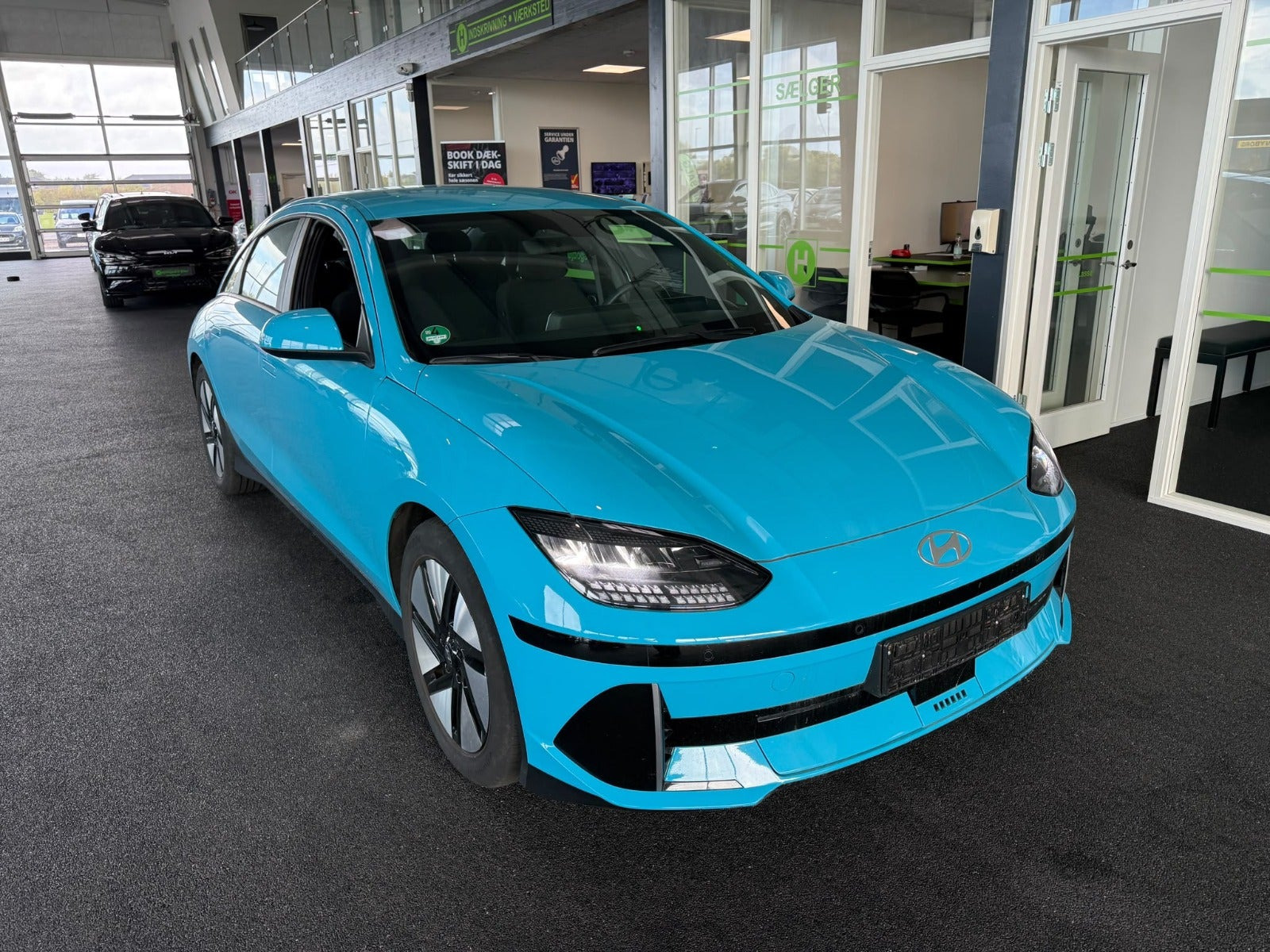 Blå Hyundai Ioniq 6 fra 2024