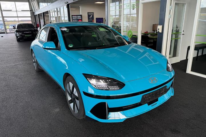 Blå Hyundai Ioniq 6 fra 2024