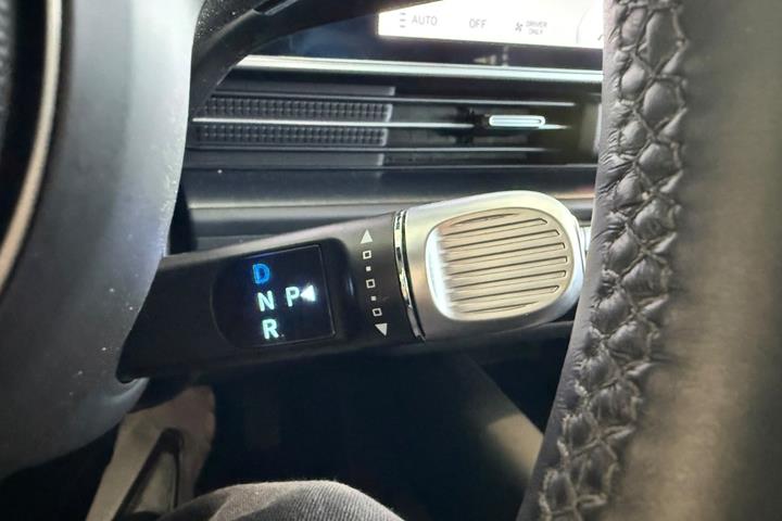 Blå Hyundai Ioniq 6 fra 2024