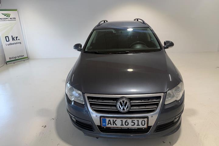 Grå VW Passat fra 2009