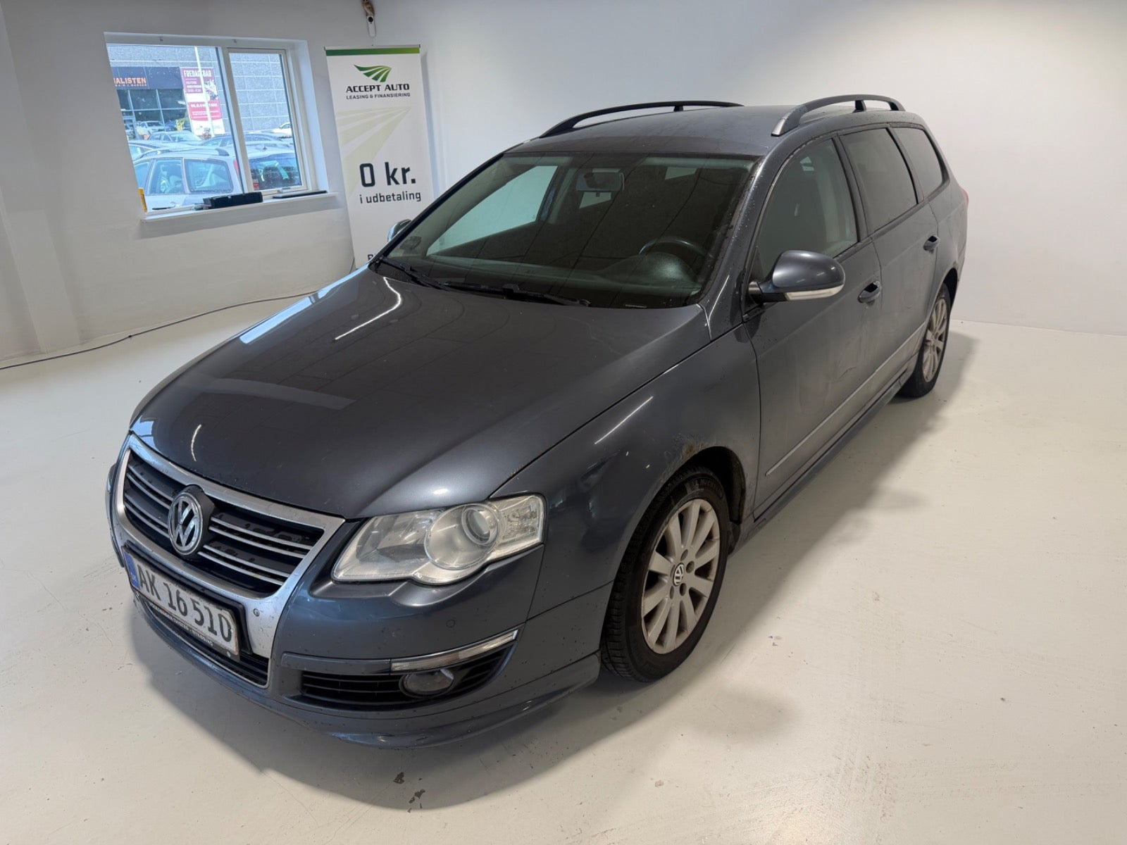 Grå VW Passat fra 2009