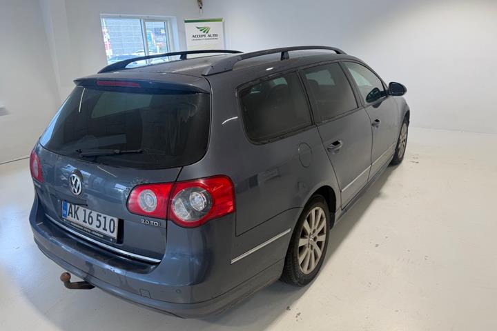 Grå VW Passat fra 2009