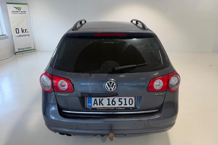 Grå VW Passat fra 2009