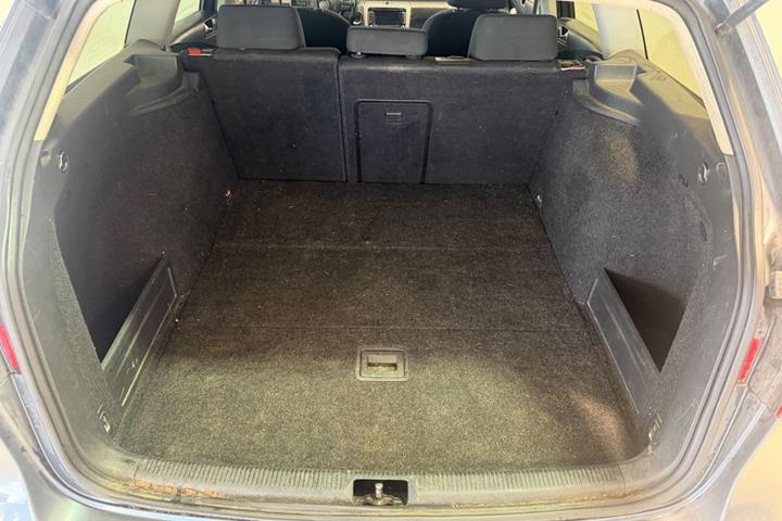 Grå VW Passat fra 2009