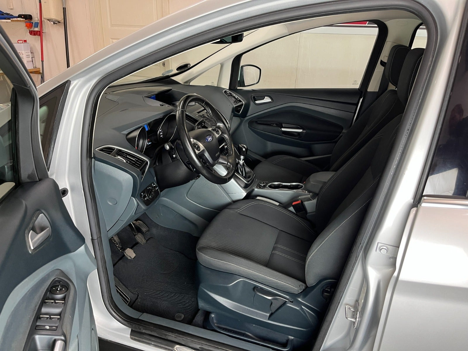 Sølv Ford C-MAX fra 2014