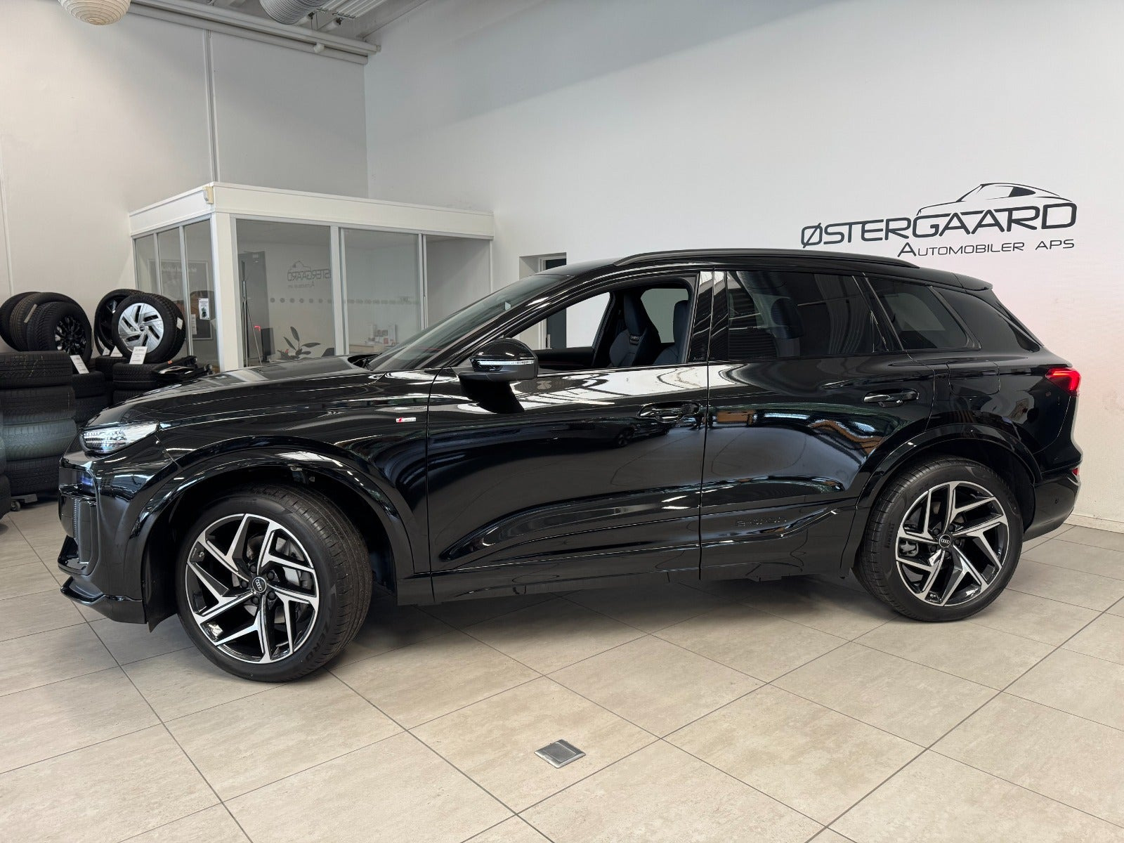 Sort Audi Q6 e-tron fra 2027