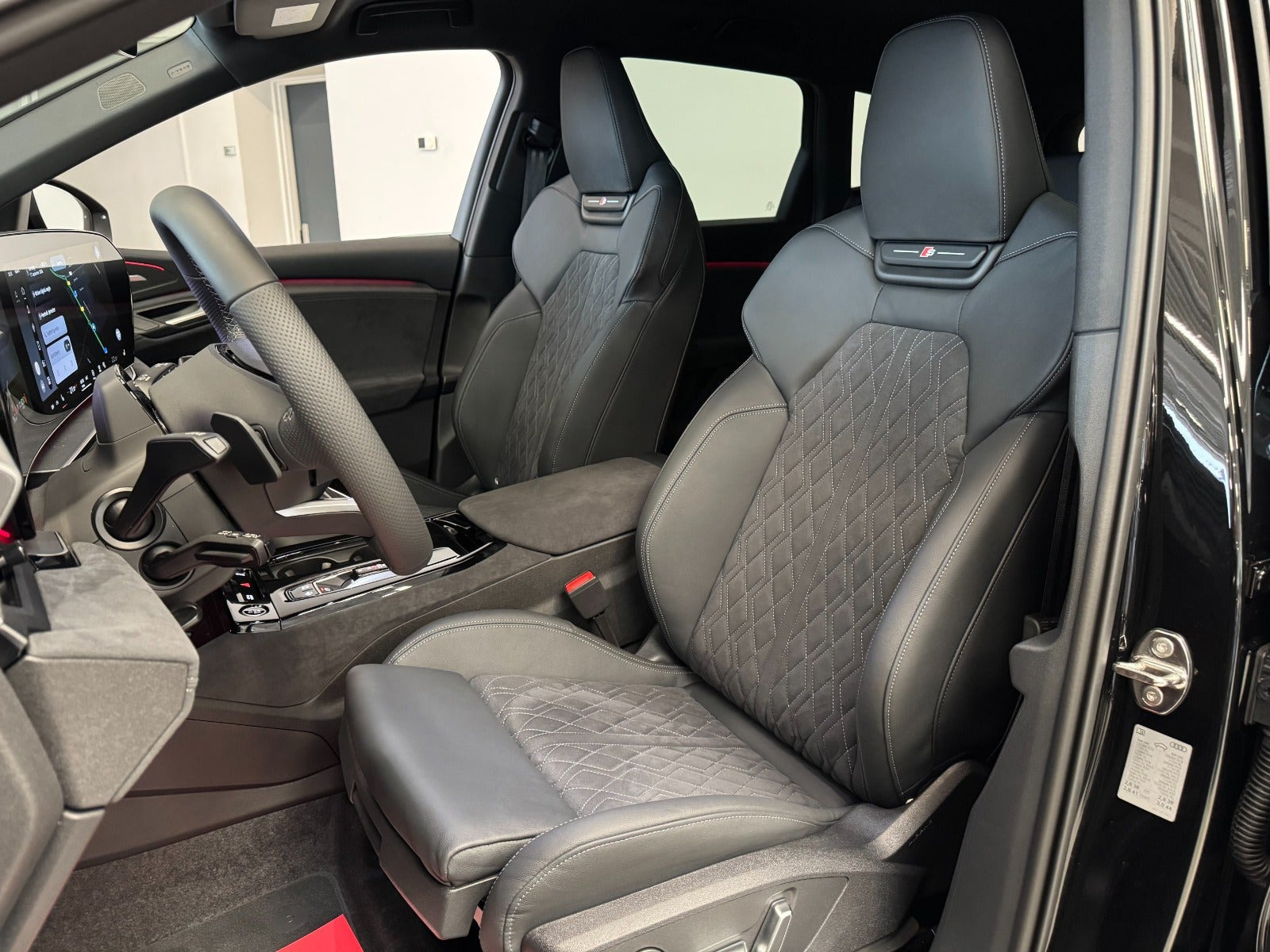 Sort Audi Q6 e-tron fra 2027