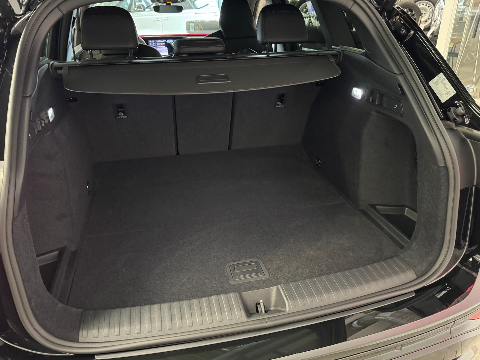 Sort Audi Q6 e-tron fra 2027