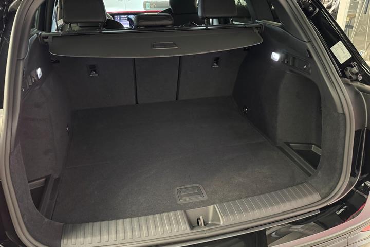 Sort Audi Q6 e-tron fra 2027