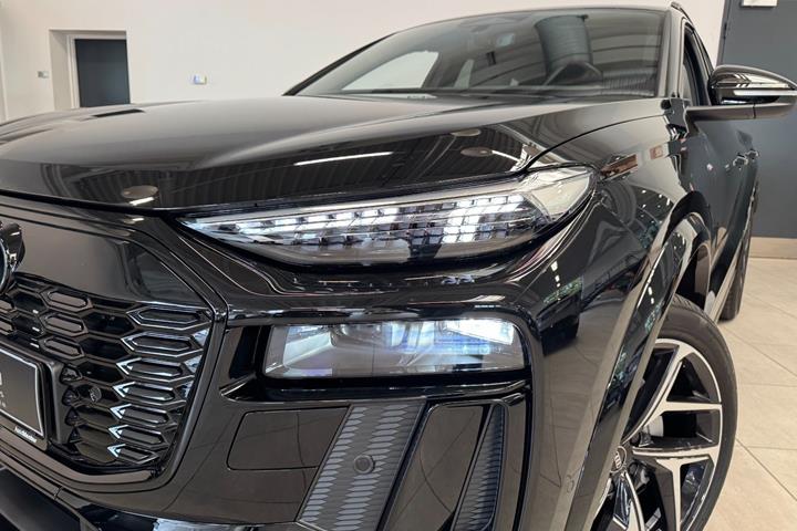 Sort Audi Q6 e-tron fra 2027