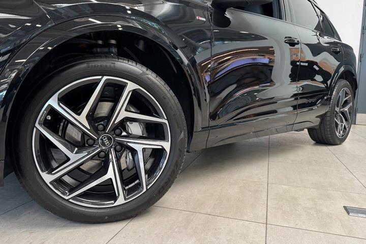 Sort Audi Q6 e-tron fra 2027