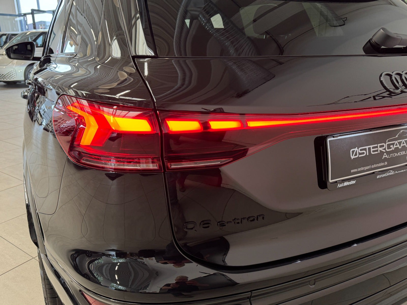 Sort Audi Q6 e-tron fra 2027