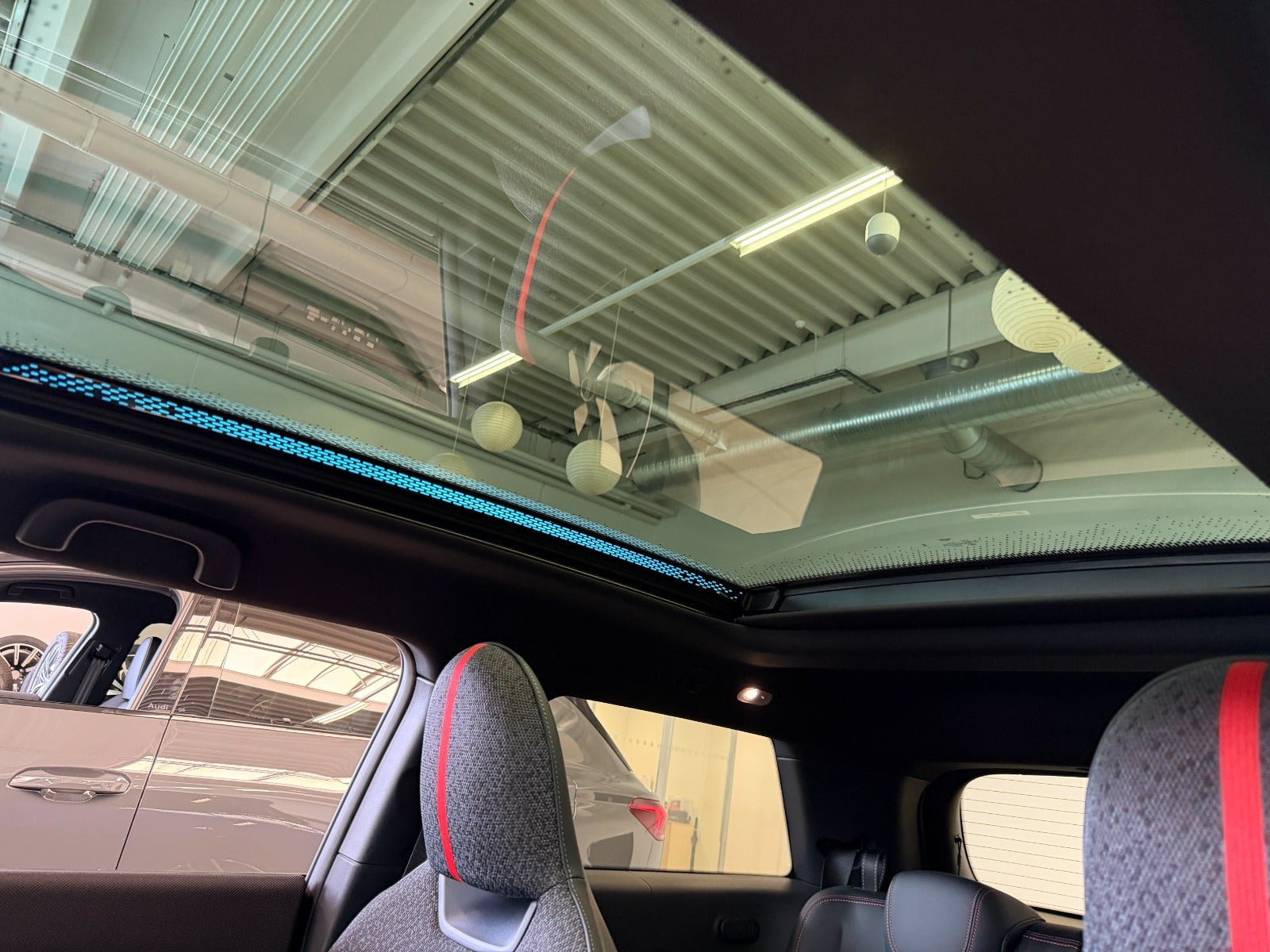 Blå Mini Cooper SE fra 2025