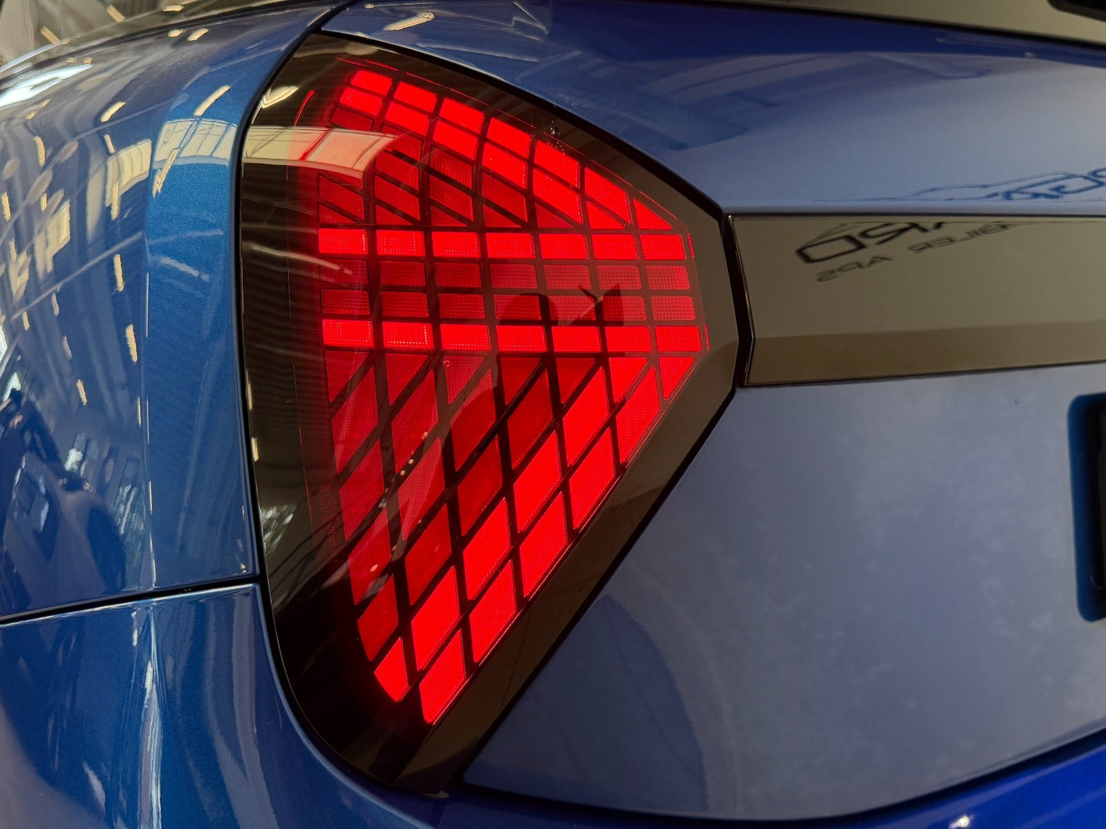 Blå Mini Cooper SE fra 2025