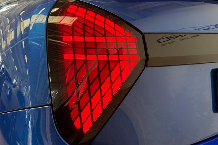 Blå Mini Cooper SE fra 2025