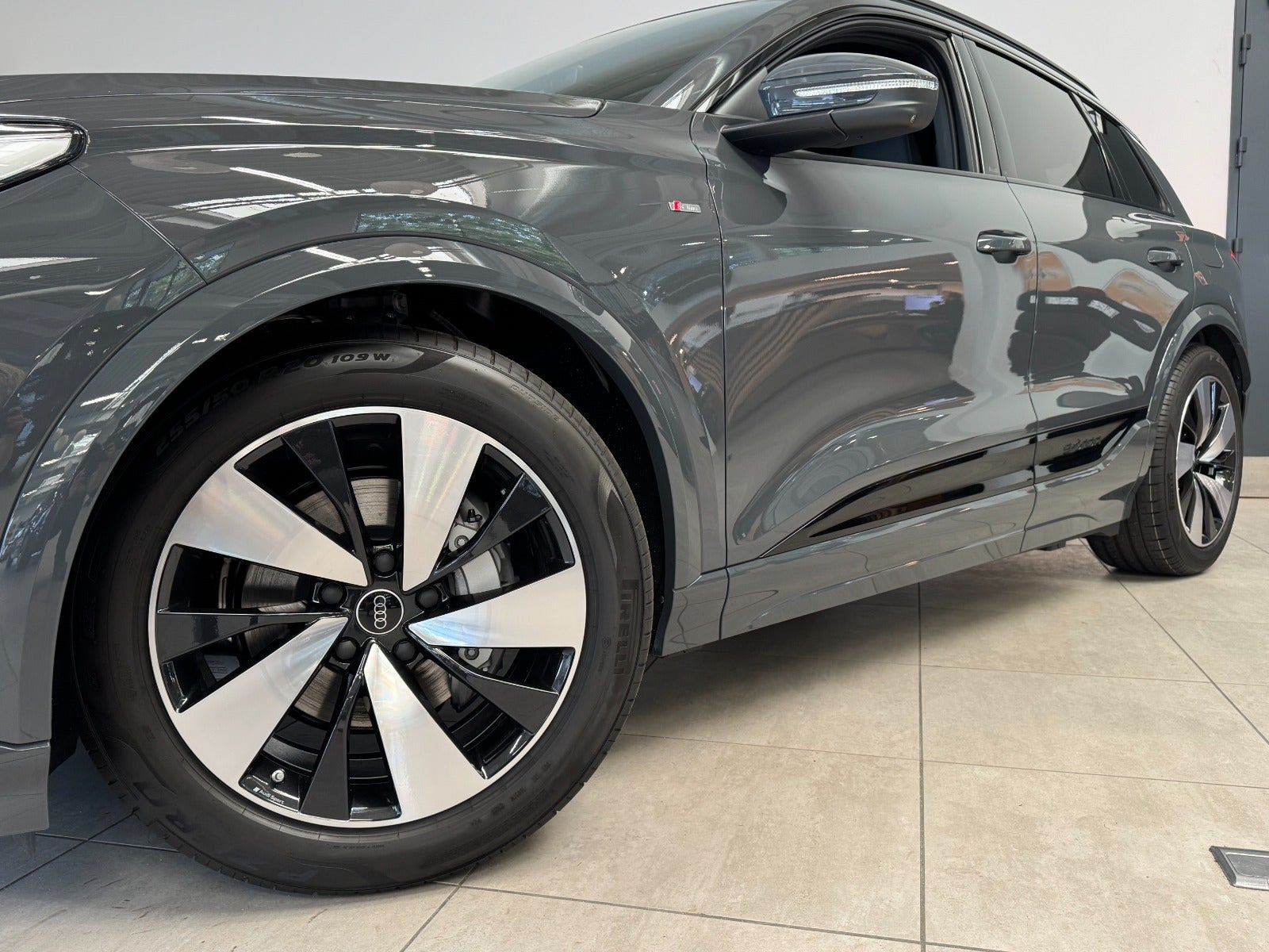 Grå Audi Q6 e-tron fra 2027