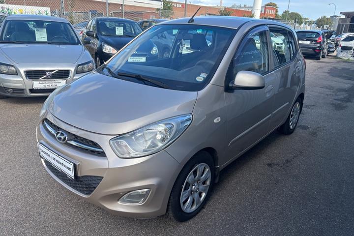Orange Hyundai i10 fra 2011