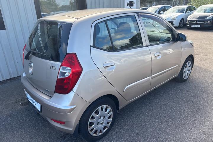 Orange Hyundai i10 fra 2011