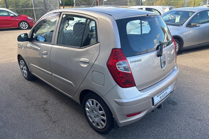 Orange Hyundai i10 fra 2011