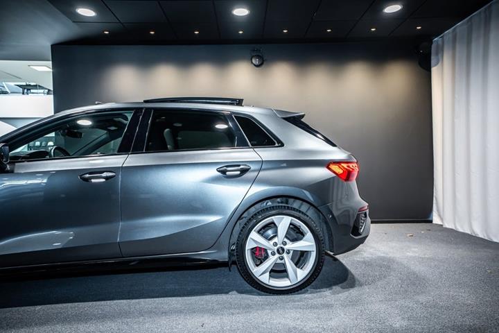 Grå Audi A3 fra 2021