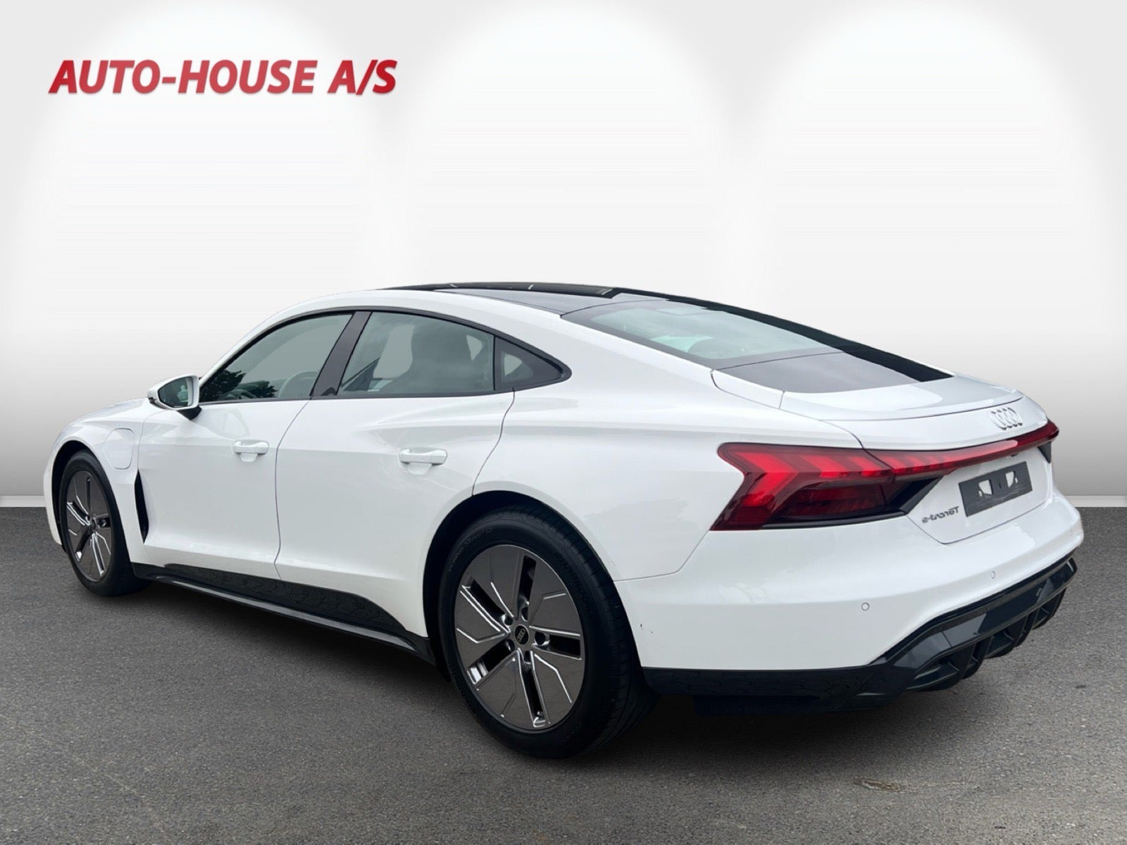 Hvid Audi e-tron GT fra 2024