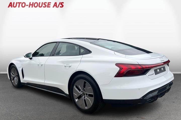 Hvid Audi e-tron GT fra 2024