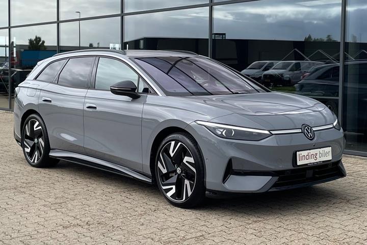 Grå VW ID.7 fra 2026 set udefra