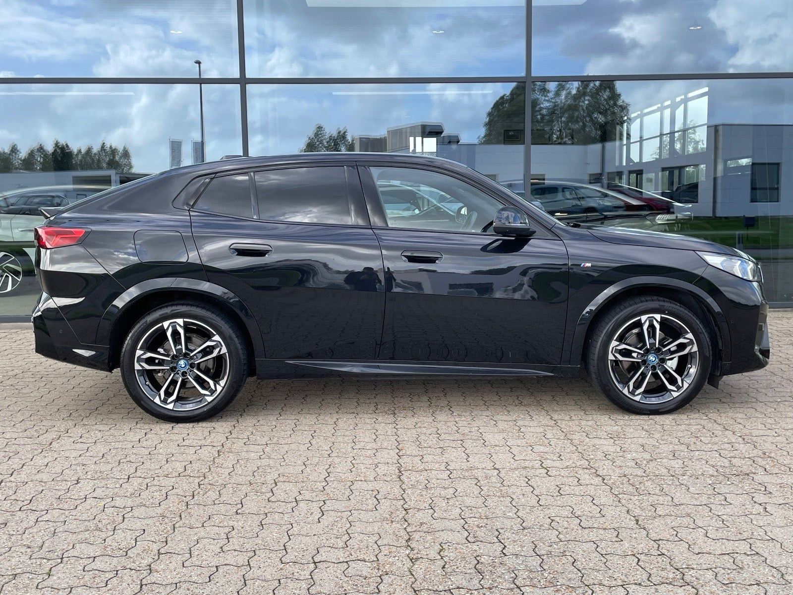 Sort BMW iX2 fra 2025