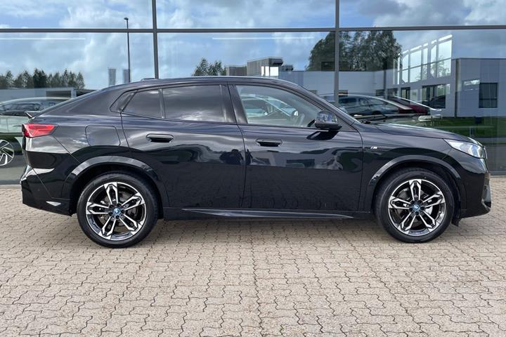 Sort BMW iX2 fra 2025