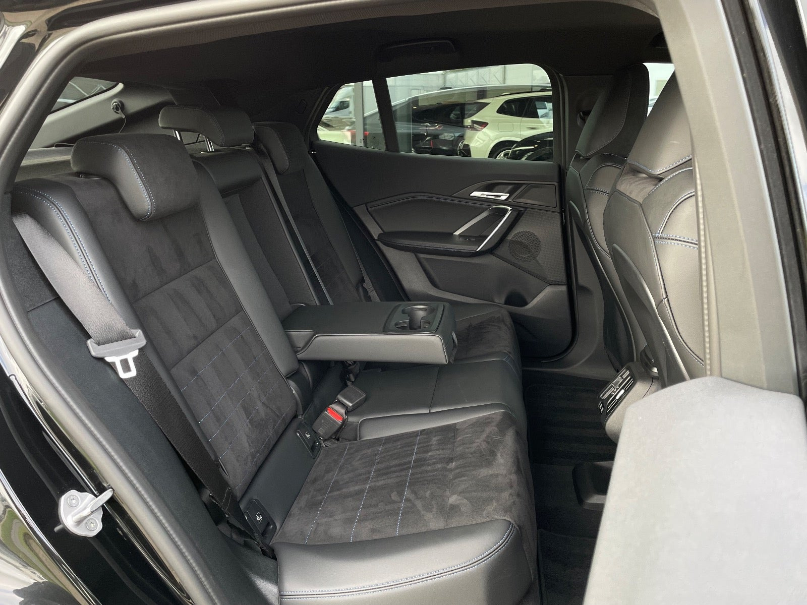 Sort BMW iX2 fra 2025
