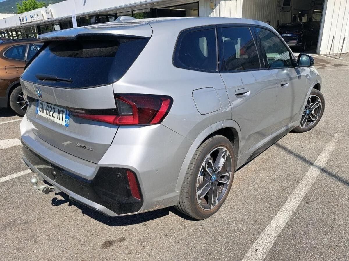 Sølv BMW iX1 fra 2024