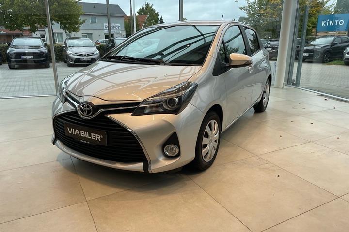 Sølv Toyota Yaris fra 2015