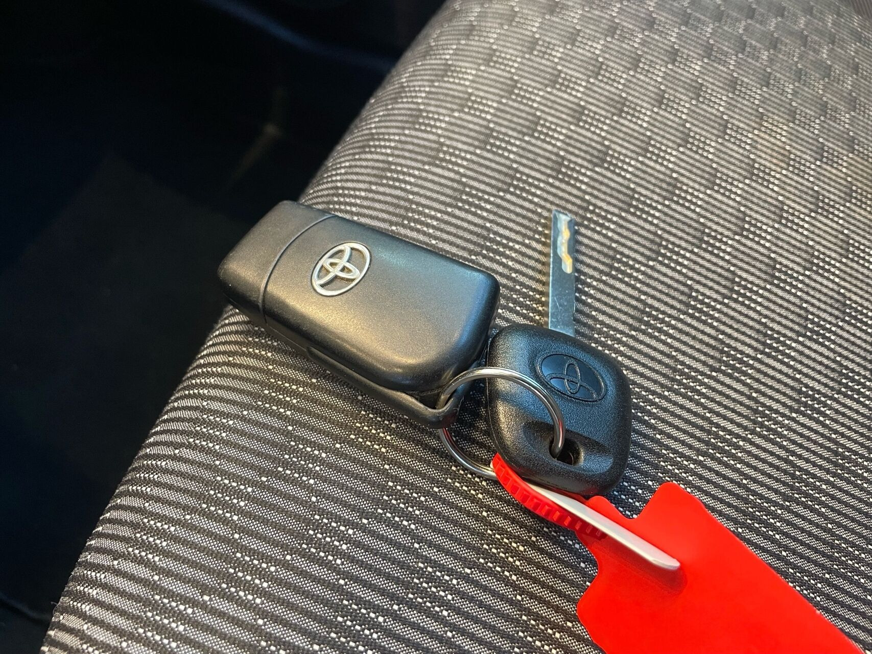 Sølv Toyota Yaris fra 2015