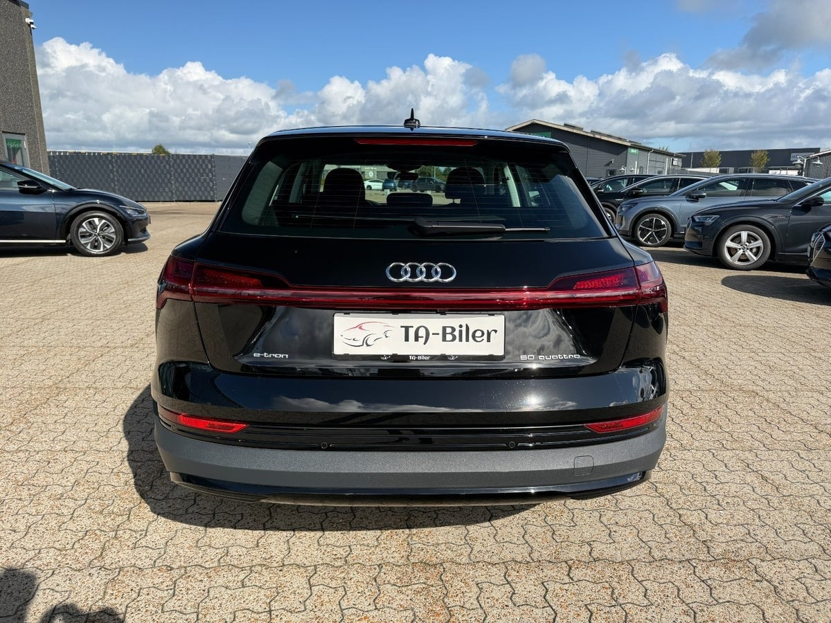 Sort Audi e-tron fra 2022