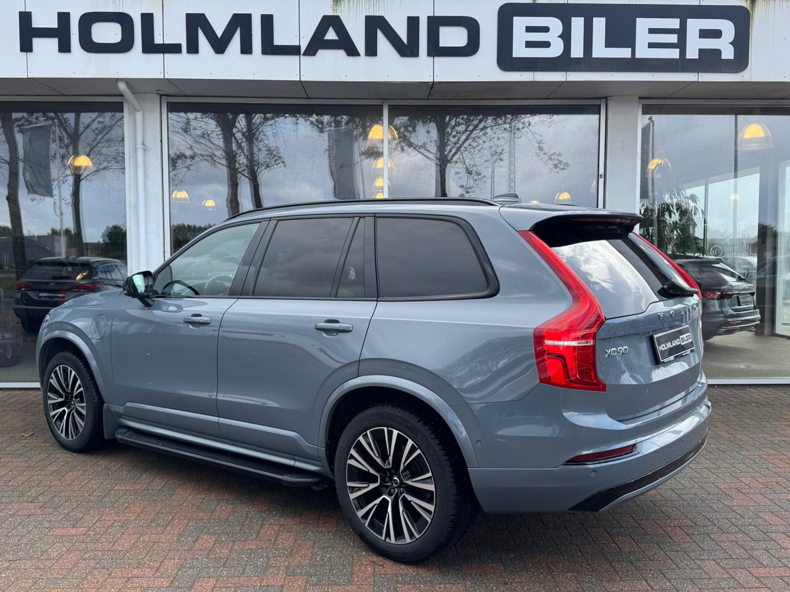 Grå Volvo XC90 fra 2023