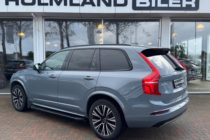Grå Volvo XC90 fra 2023