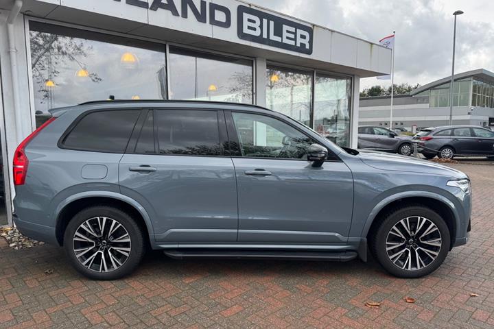 Grå Volvo XC90 fra 2023