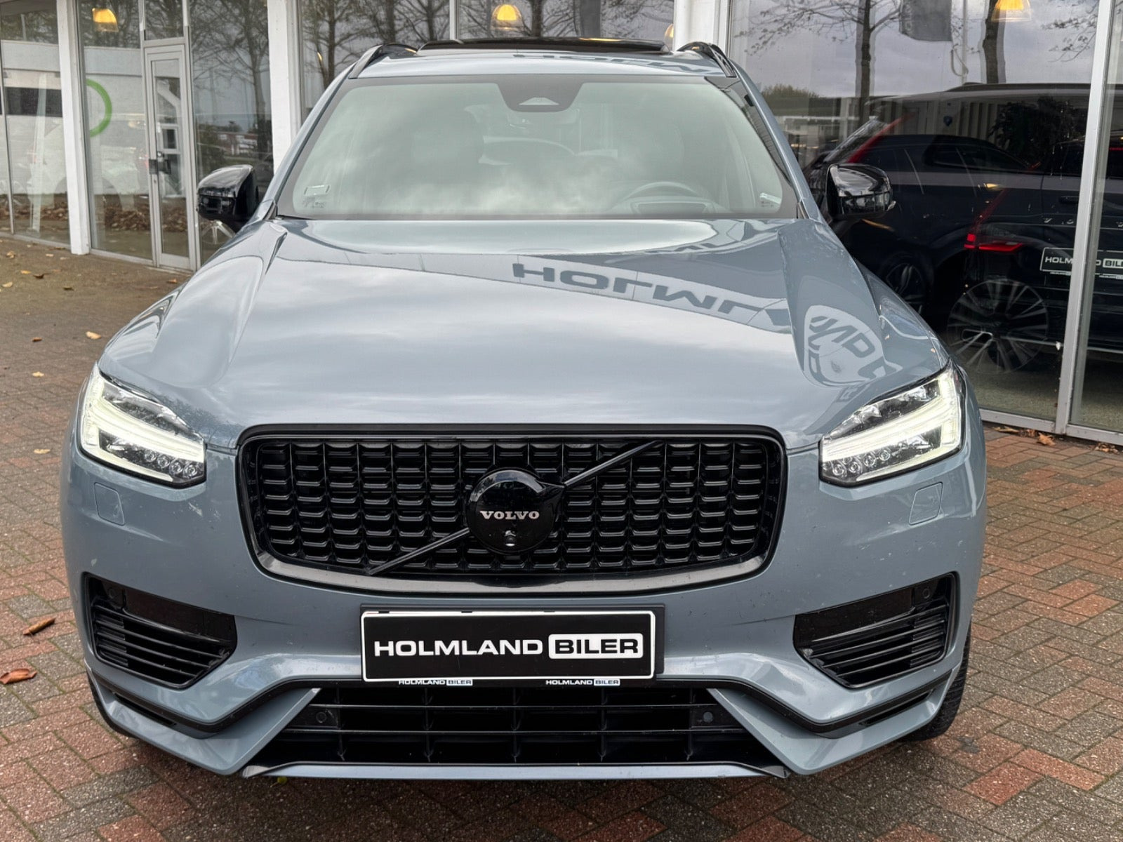 Grå Volvo XC90 fra 2023
