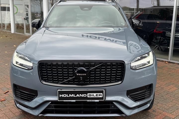 Grå Volvo XC90 fra 2023