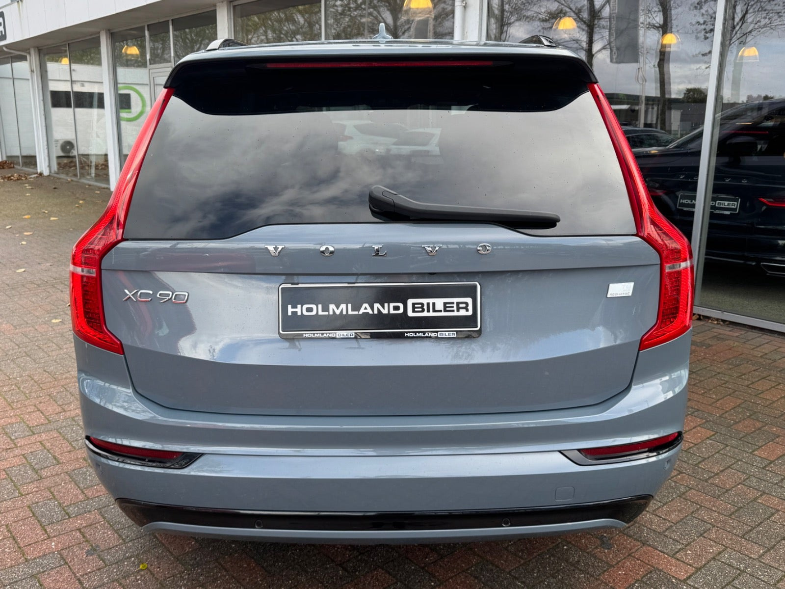 Grå Volvo XC90 fra 2023