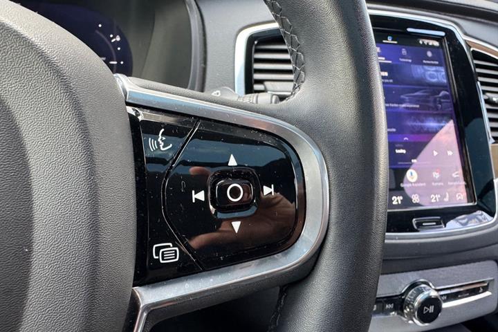 Grå Volvo XC90 fra 2023