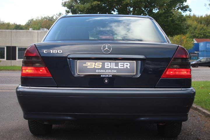 Blå Mercedes C180 fra 1998