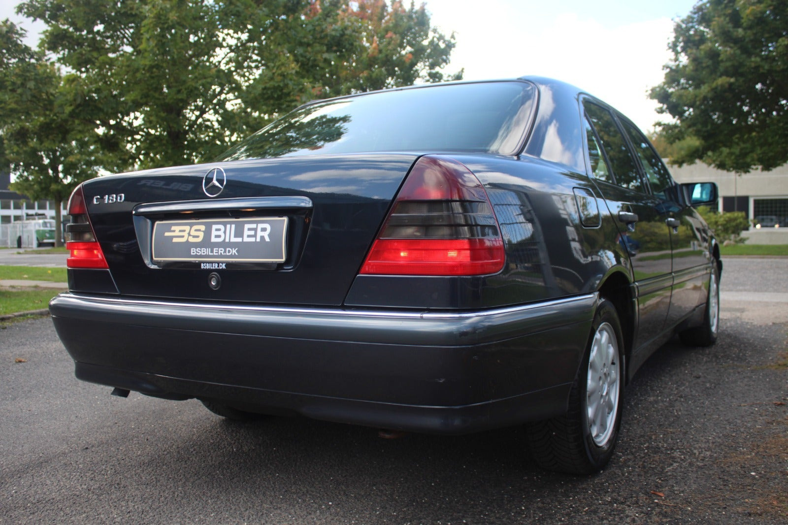 Blå Mercedes C180 fra 1998