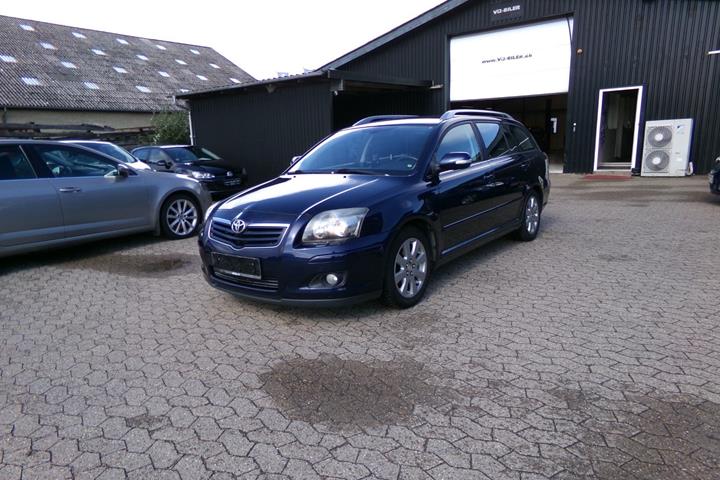 Blå Toyota Avensis fra 2008