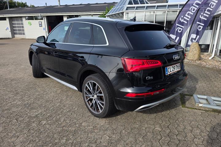 Sort Audi Q5 fra 2017