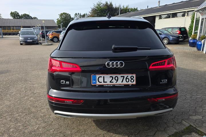 Sort Audi Q5 fra 2017